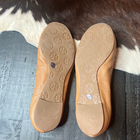Tory Burch 6M Leather RoundToe Ballet Flat Tortoise Shell Logo Shoes - Picture 8 of 8